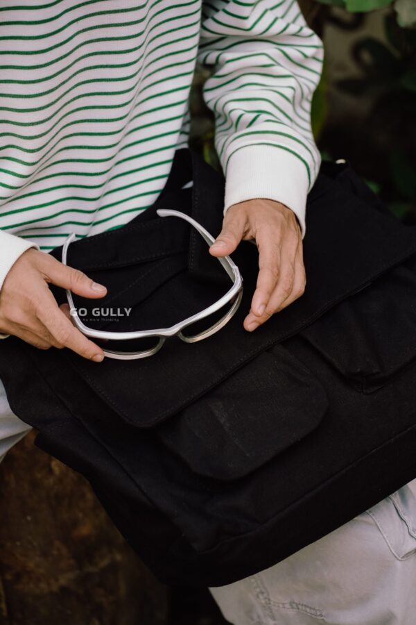 black laptop messenger bag